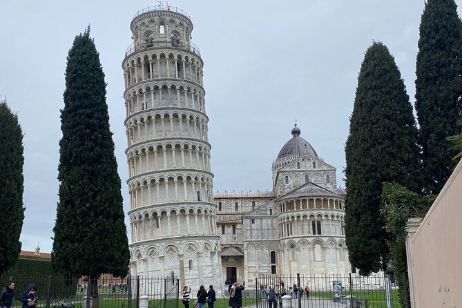 Private Tour to Pisa and Lucca in English Español and Purtuguês - Explore Tuscany’s Medieval Cities: Pisa and Lucca with a Private Guide