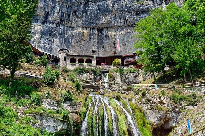 Private Tour to Swiss Capital, Castles & Lakes by Car from Zurich - Exploring Thun’s Historic Castle and Town