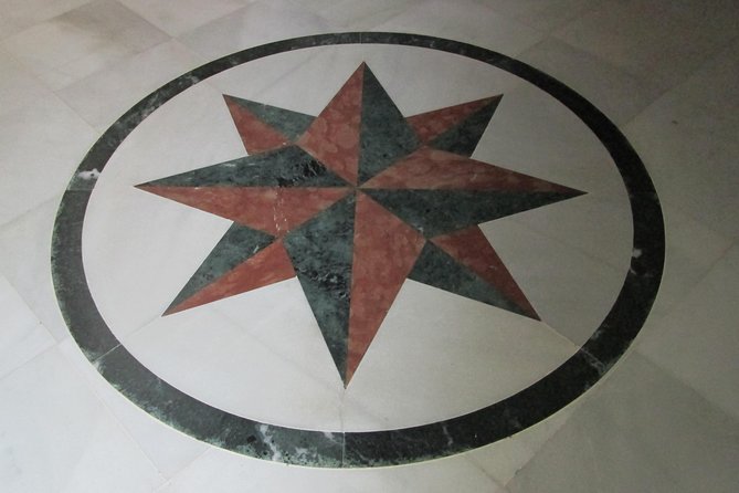 Private tour to the Cathedral of Seville. - Starting at Plaza Virgen de los Reyes