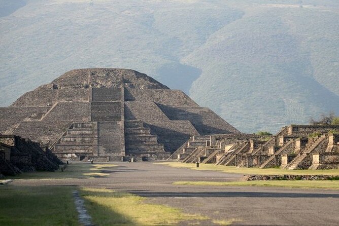 Private Tour to the Pyramids of Teotihuacán from CDMX from 1 to 4 people - Visiting the Pyramids of Teotihuacán in Privacy and Comfort