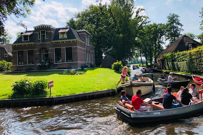 Private Tour to Zaanse Schans + Giethoorn with renting boat - Key Points