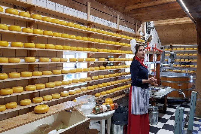 Private tour to Zaanse Schans &Volendam: Cheese, Windmills, clogs - Cheese-Making at Jacobs Hoeve by Henri Willig