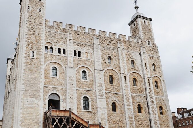 Private Tour: Tower of London with Private Guide - Practical Details: Meeting Point and Accessibility
