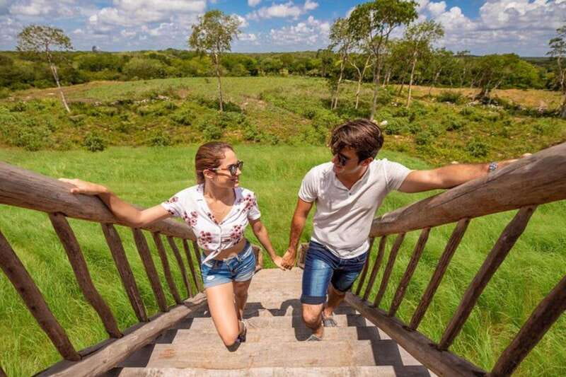 Private Tour Uxmal Land Rover Vintage safari & Mayan brunch - Exploring Hacienda Uxmal and Scenic Lookout with a View of the Pyramid of the Magician