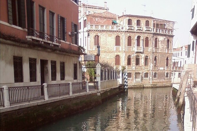 Private Tour Venice to Discover - Crossing the Ponte dell’Accademia and Viewing the Grand Canal