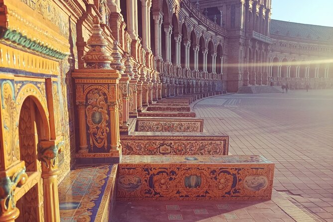 Private Tour with Local Guide to know the Seville Essential - Key Points