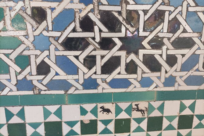 Private Tour with Local Guide to know the Seville Essential - Discovering Barrio Santa Cruz