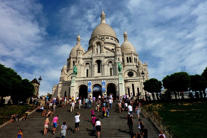 Private tourist guide in Paris! Book your official guide! - The Eiffel Towers Landmark Presence