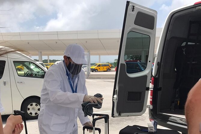 Private Transfer- Airport-Hotel Cancun Up 1 to 5 Passengers - Key Points