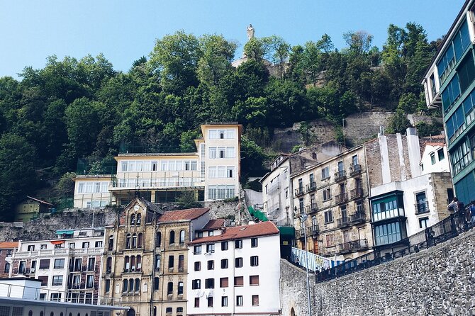 Private transfer: Barcelona to San Sebastian, 2h Stop in Pamplona - Meeting Points and Logistics