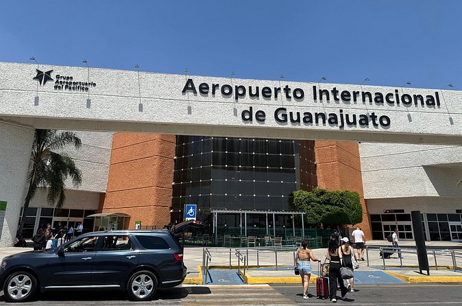 Private transfer between Leon BJX Airport and Guanajuato City - Vehicle Options and Luggage Considerations
