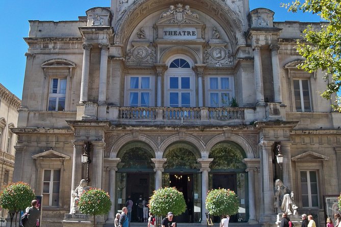 Private transfer by car: Marseille airport from or to Avignon - Accessibility and Meeting Points at Marseille Airport