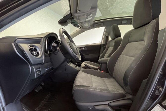 Private transfer CDG Airport from or to Paris - Personalized Service with Drinks and Assistance