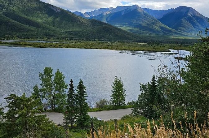Private Transfer from Banff to Calgary or Calgary Airport - What Makes This Transfer Stand Out: Punctuality and Personalization