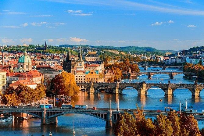 Private Transfer from Berlin to Prague with 2h of Sightseeing - Key Points
