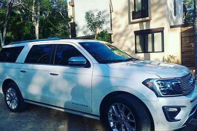 Private Transfer from Cancun Airport to Playa del Carmen - The Role of the Driver and Service Communication