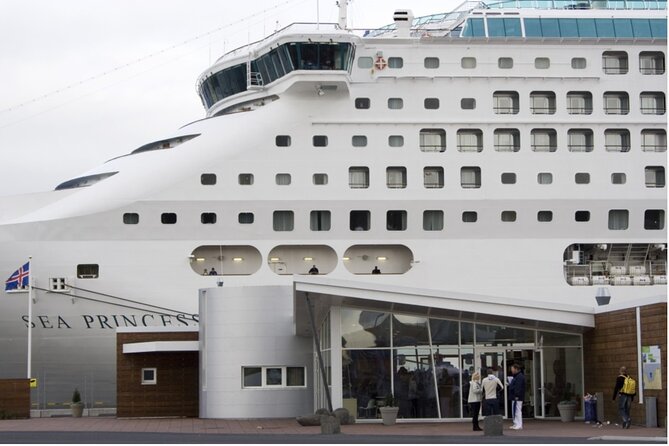 Private Transfer from Cruise Ship Port to Keflavik Int. Airport - Key Points