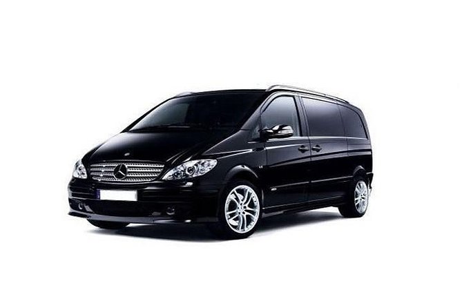 Private Transfer from Dublin city Center to Dublin airport One way Minivan - From Dublin Hotels to Dublin Airport in Comfort