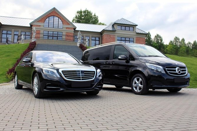 Private transfer from Dusseldorf to Amsterdam or Schiphol Airport - Customer Praise: Reliability and Comfort