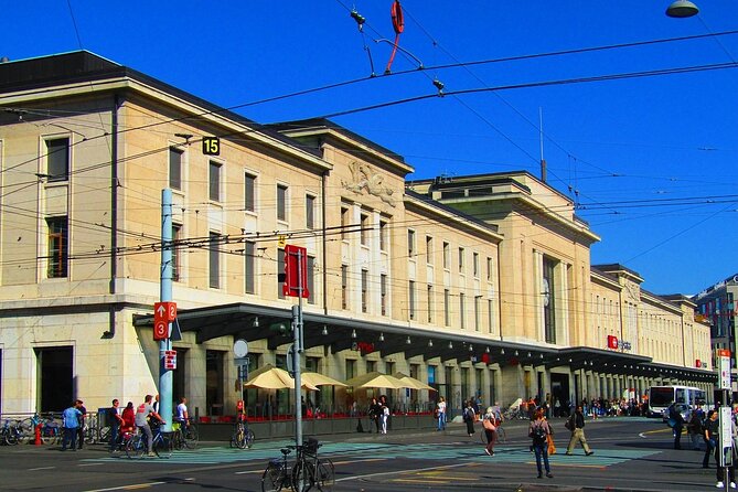 Private Transfer from Geneva Cornavin station CFF to Hotels - Convenience of Meeting Points and Booking