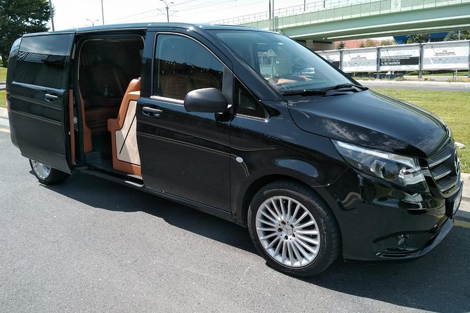 Private Transfer from Istanbul Hotels to Istanbul Airport (IST) - Meeting and Communication Details for a Smooth Pickup