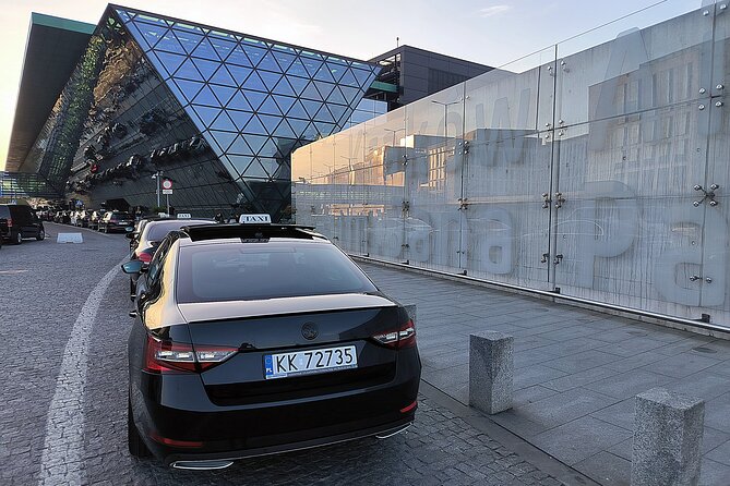 Private transfer from Krakow airport to Krakow - Accessibility and Suitability for Different Travelers