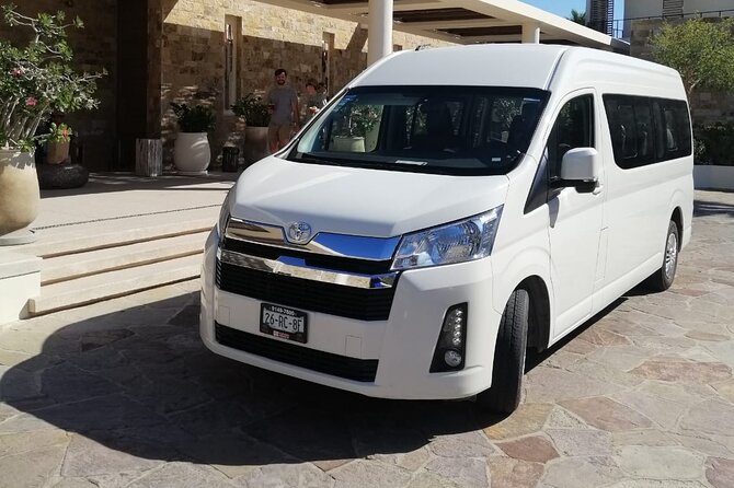 Private Transfer from Los Cabos Airport to Cabo San Lucas - Los Cabos Airport Meet-and-Greet with Personalized Assistance
