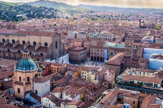 Private Transfer from Módena to Bologna (BLQ) Airport - Comfortable and Convenient Private Transfer from Modena to Bologna Airport