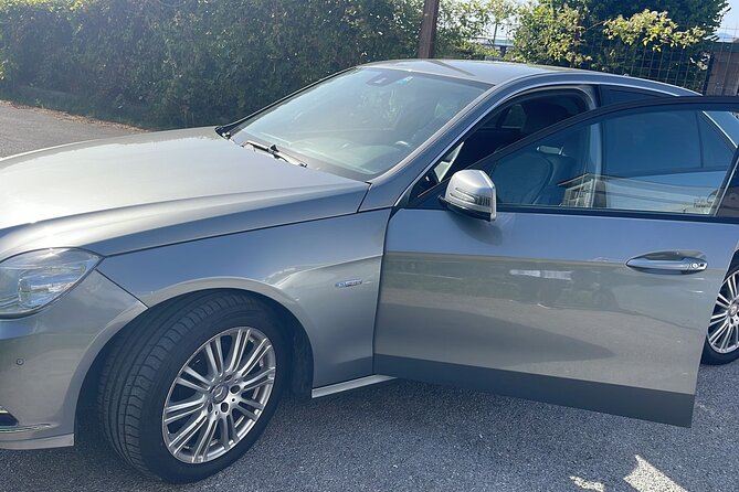 Private Transfer from Naples Airport to Sorrento - The Mercedes Vehicle: Comfort and Style