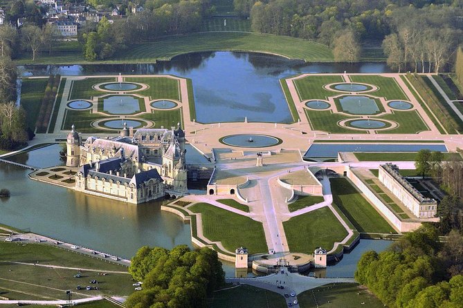 Private transfer from Paris to Chantilly or Chateau de Montvillargenne - Key Points