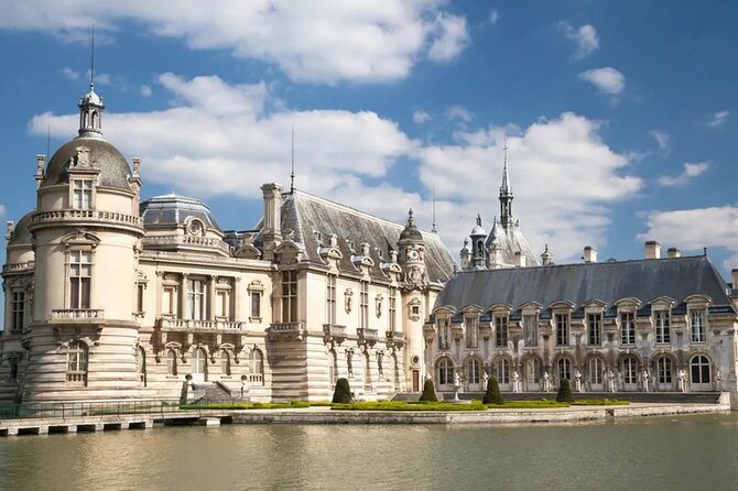 Private transfer from Paris to Chantilly or Chateau de Montvillargenne - Direct Route to Chantilly and Château de Montvillargenne