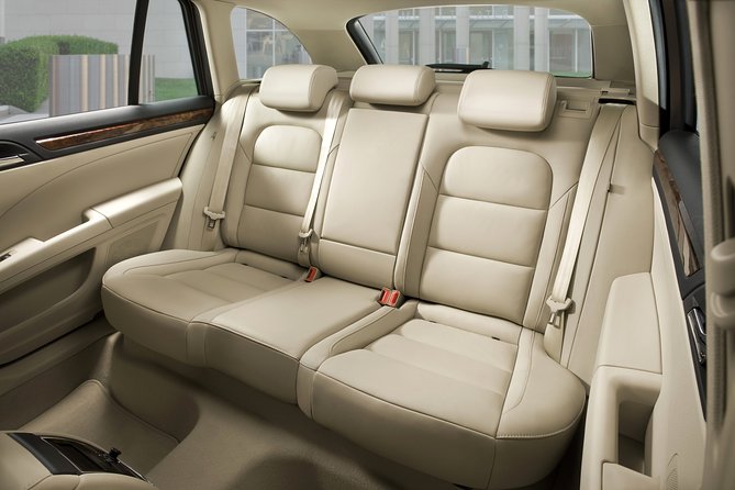 Private Transfer from Prague Airport to Prague City Hotels 1 - 3 pax - Key Points