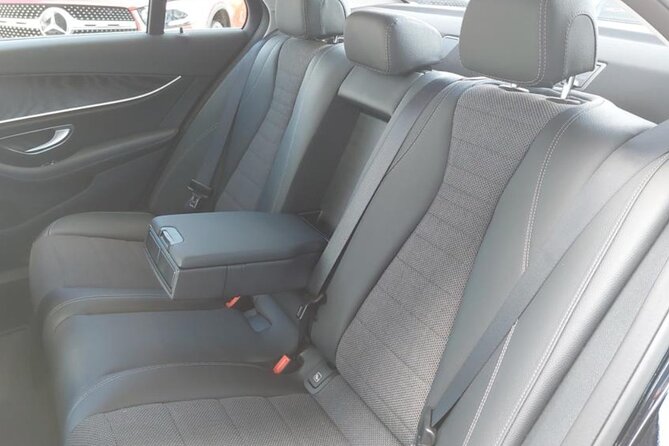 Private Transfer from Prague Airport to Prague City Hotels 1 - 3 pax - Ideal for First-Time Visitors and Solo Travelers