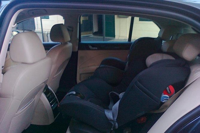 Private Transfer from Prague Airport to the City Centre - Reliability and Consistent High Ratings