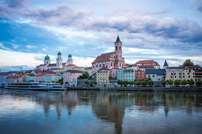 Private transfer from Prague to Passau, 2h of Sightseeing stop - Private Transfer from Prague to Passau with a Scenic Sightseeing Stop