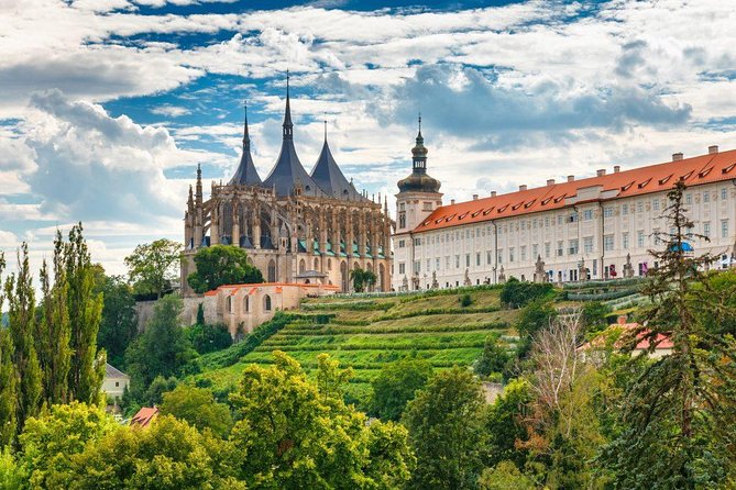 Private Transfer from Vienna to Prague with 1 hour Stop in Kutna Hora - Key Points
