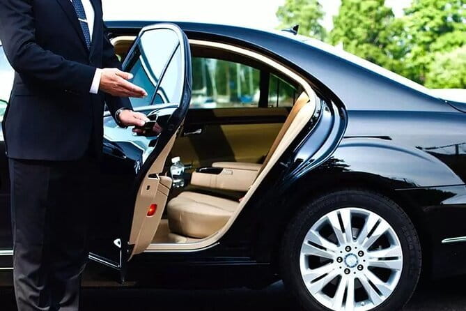 Private Transfer from your Hotel in Florence to the Airport - Suitable for Various Group Sizes and Special Needs