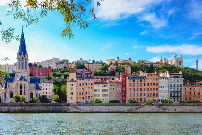 Private Transfer: Lyon Airport LYS to Lyon City in Business Car - Efficient and Luxurious Airport Transfer in Lyon