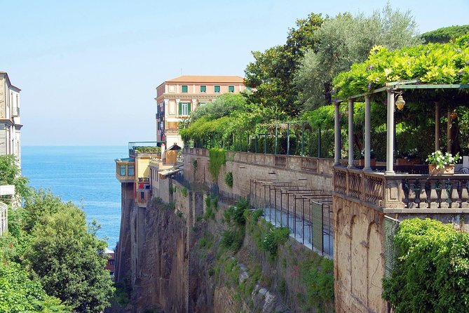 Private Transfer: Naples to Sorrento, 2h in Vesuvius or Pompeii - Key Points