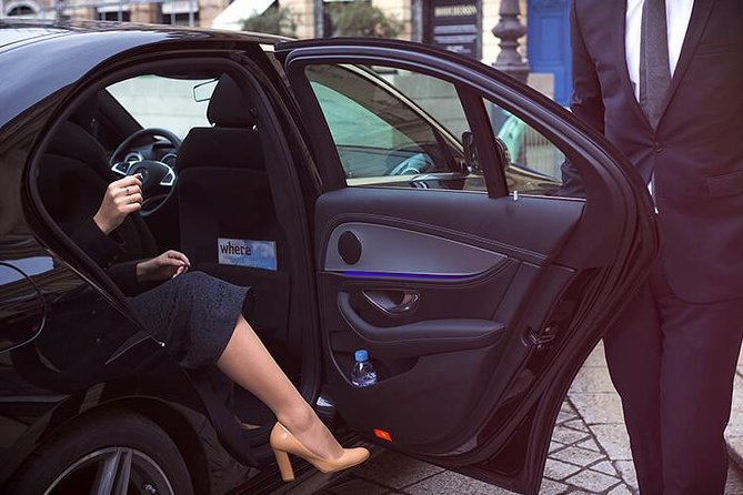 Private transfer: Paris Charles de Gaulle airport (CDG) to Paris - How the Private Transfer Service Operates: Easy Booking and Confirmation