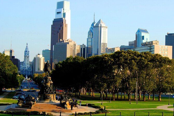 Private Transfer: Philadelphia Airport PHL to Philadelphia in Luxury SUV - The Luxury SUV: Comfort and Capacity