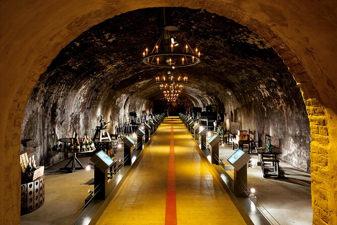 Private Transfer: Reims / Champagne to Paris Airport CDG by Van - Logistics: Meeting Point and Drop-Off Details