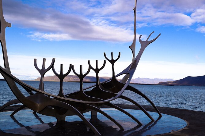Private Transfer Service from Hotels in Reykjavik to Cruise Ship Terminal - How the Driver Meets You at Your Hotel in Reykjavík