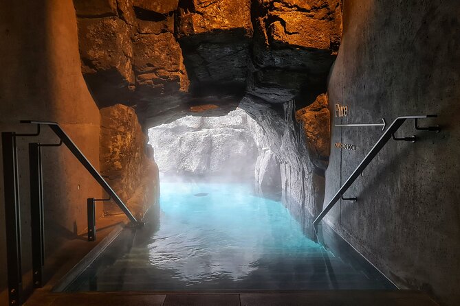 Private Transfer to and from Sky Lagoon - Efficient and Personalized Transport to Sky Lagoon from Reykjavik