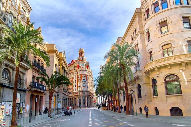 Private Transfer: Valencia Airport VLC to Valencia in Luxury Van - Highly Praised Communication and Service Quality