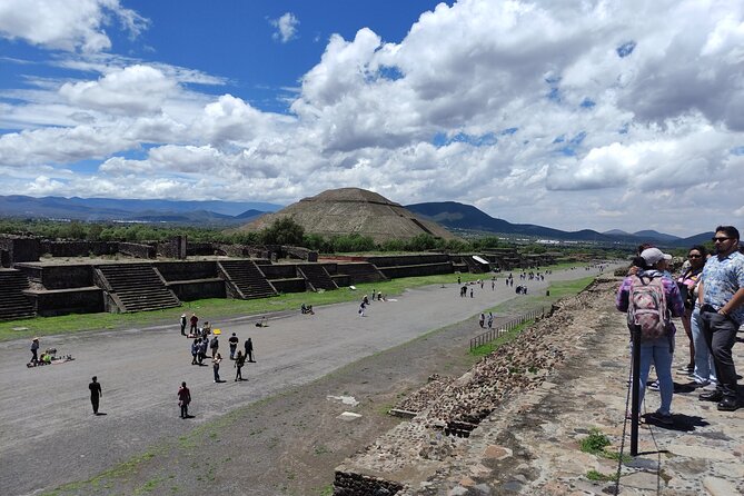 Private Transportation & Guide: Hourly service in Mexico City - Highlights of Key Stops: Teotihuacan, Zócalo, and More