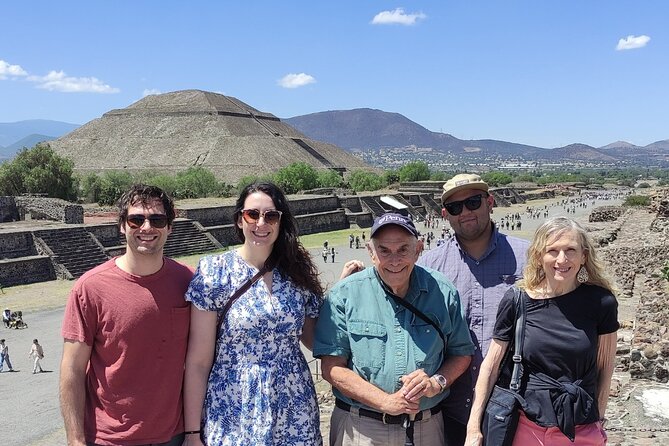 Private Transportation & Guide: Hourly service in Mexico City - The Experience of the Bilingual Driver-Guide