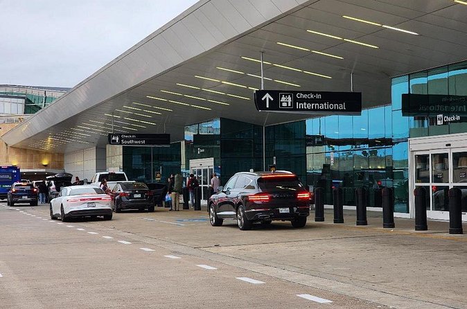 Private Transportation Hobby Airport (HOU) Departure Drop off - Who Should Consider This Private Transport?