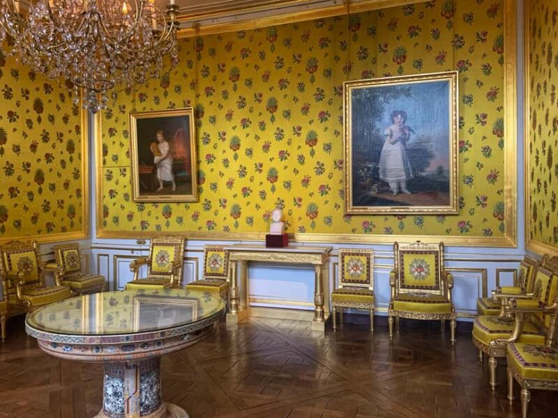 Private Trip: Fontainbleau Castle and Provins Medieval City - Key Points