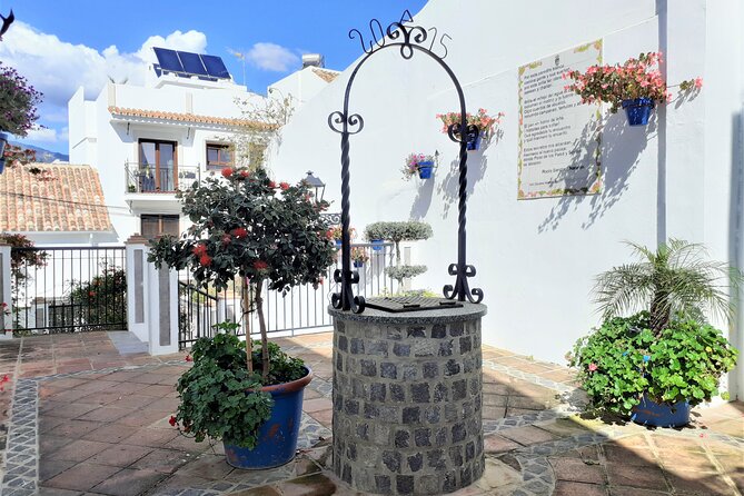 Private Trip in Gibraltar and Estepona from Marbella - Transition to Estepona for Artistic and Cultural Discovery